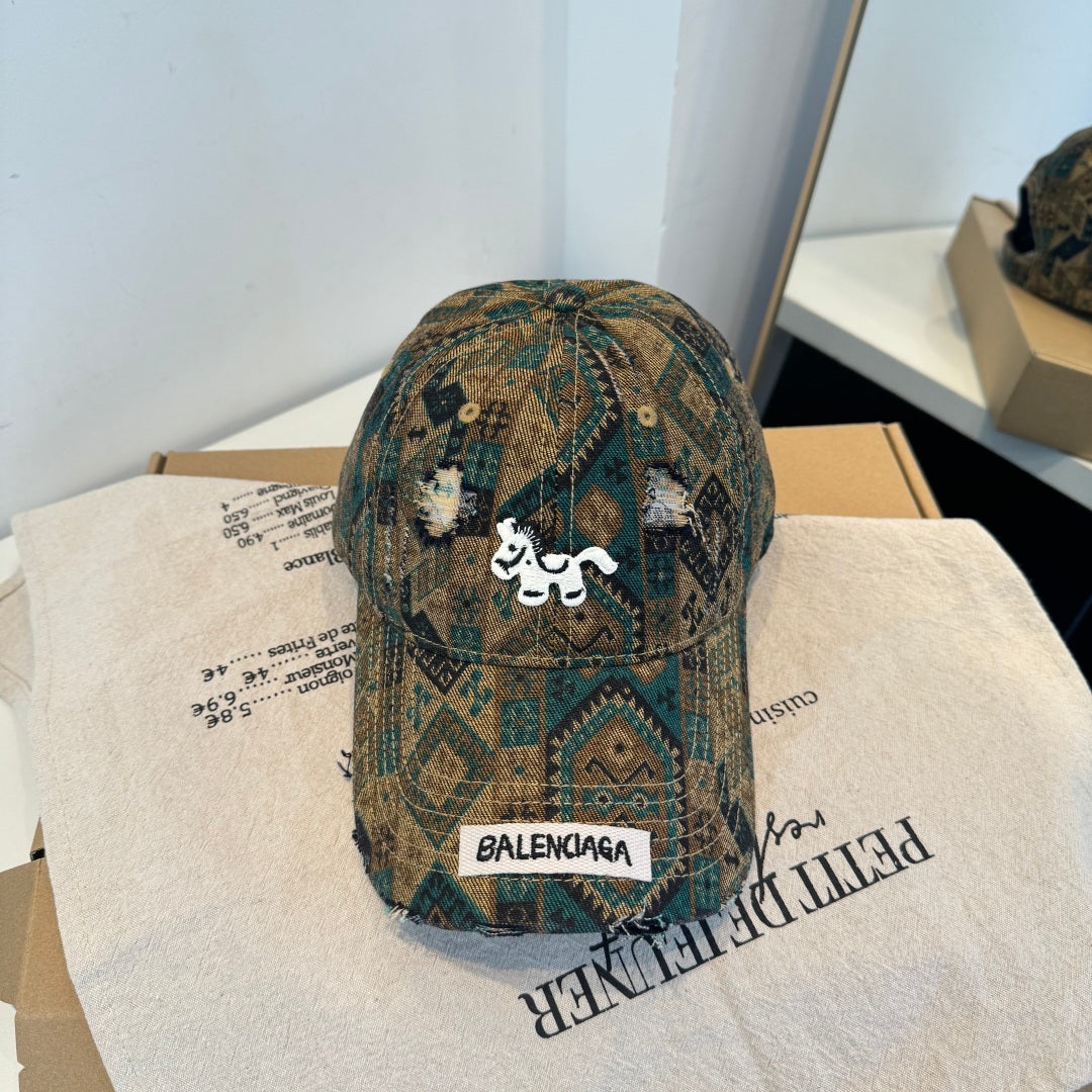 Vintage Distressed Pattern Baseball Cap, Structured Cotton Fit